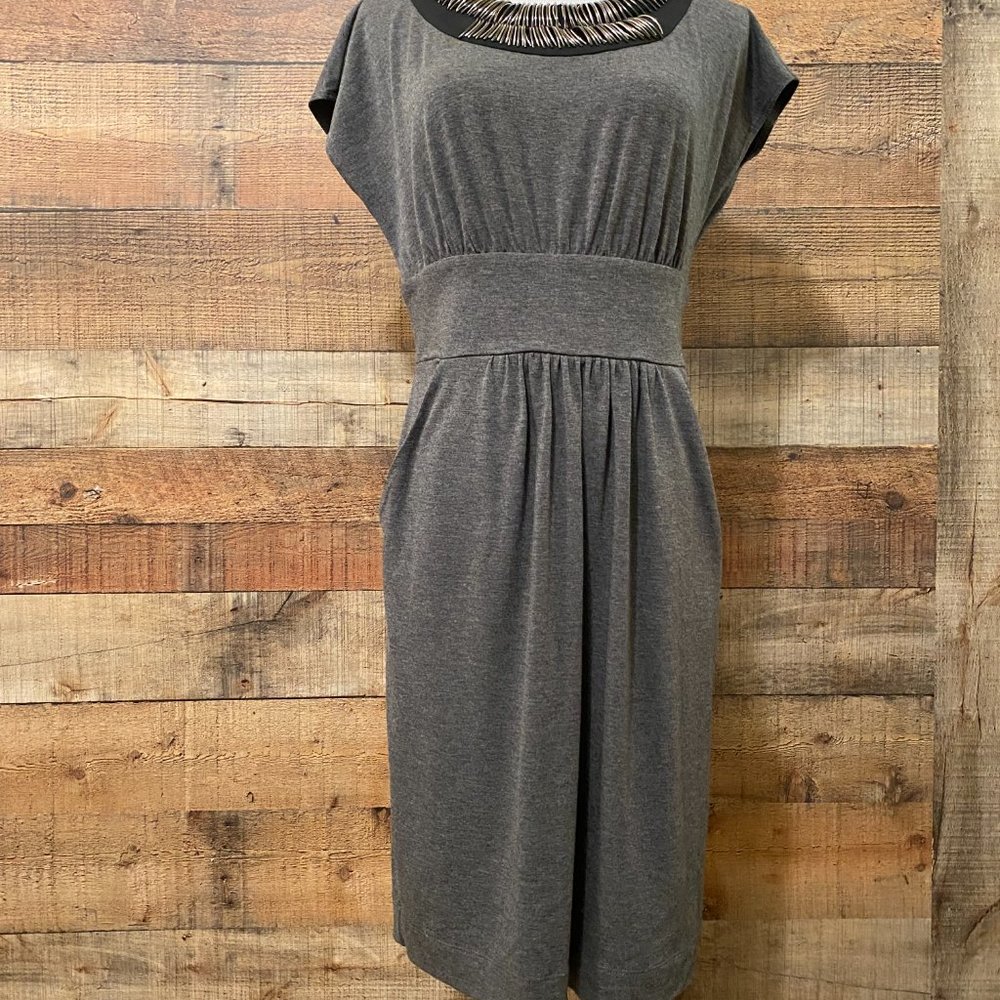 Shoshanna Charcoal Knit Cap Sleeve Dress Beaded Jewel Neckline Back Zip Size 4